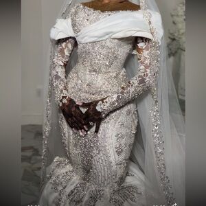 Exquisite Ivory Lace Wedding Gown